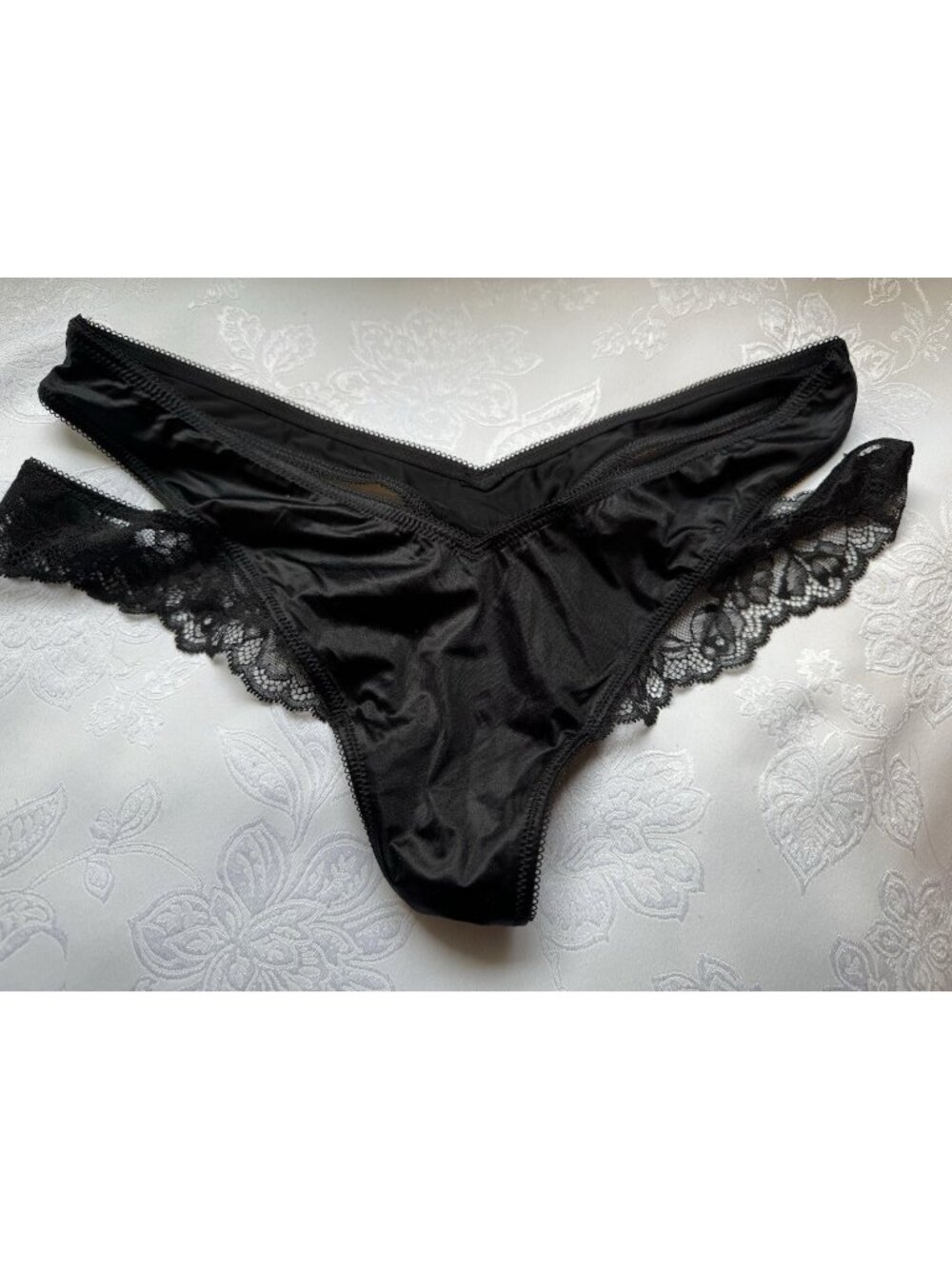 VICTORIA'S SECRET VERY SEXY High Leg Tanga Thong Panty L Black Wings Lace NEW